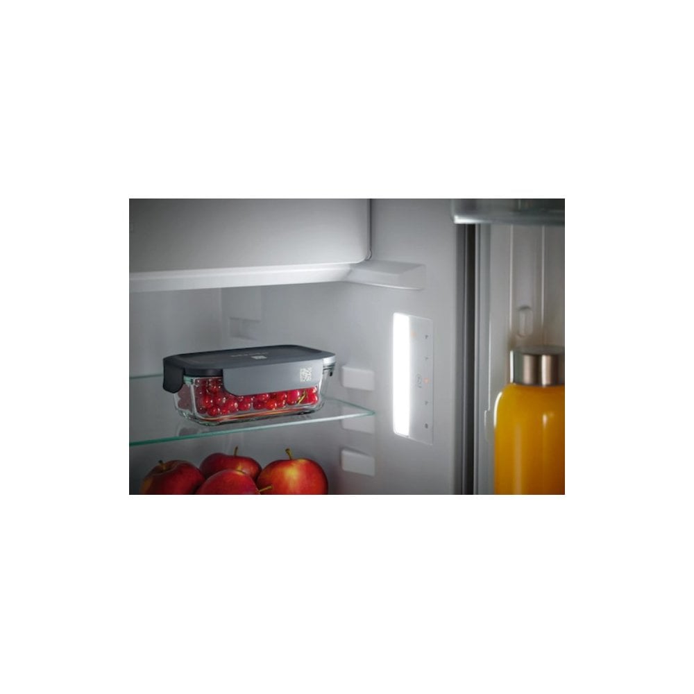 Miele KU7016D Built Undercounter Fridge With Freezer Compartment. : H 82cm :Fixed Hinge