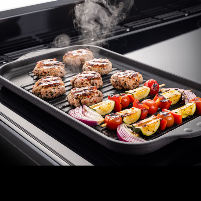 Rangemaster CLDL100EIPGBL/AB1 Classic Deluxe 100cm Induction Range Cooker : Deluxe Gloss Black & Antique Brass